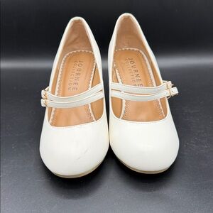 NWOB Journee Sz 6 White Round Toe Block Heel Mary Jane Shoes